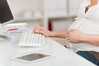 Kobiety w ciąży dłużej popracują przy komputerach