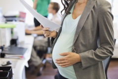 Adwokat Łobez - Sejm debatuje nad propozycją urlopów ciążowych